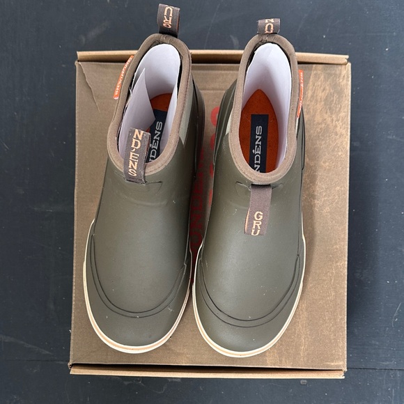 Brand New Grundéns Women's Deck Boss 6” Ankle Boots - Olive - Picture 4 of 11